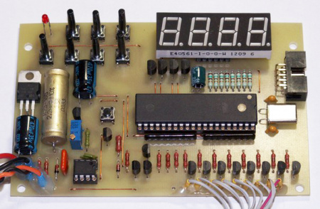 Микропроцессорный регулятор Lovato DCRK 5